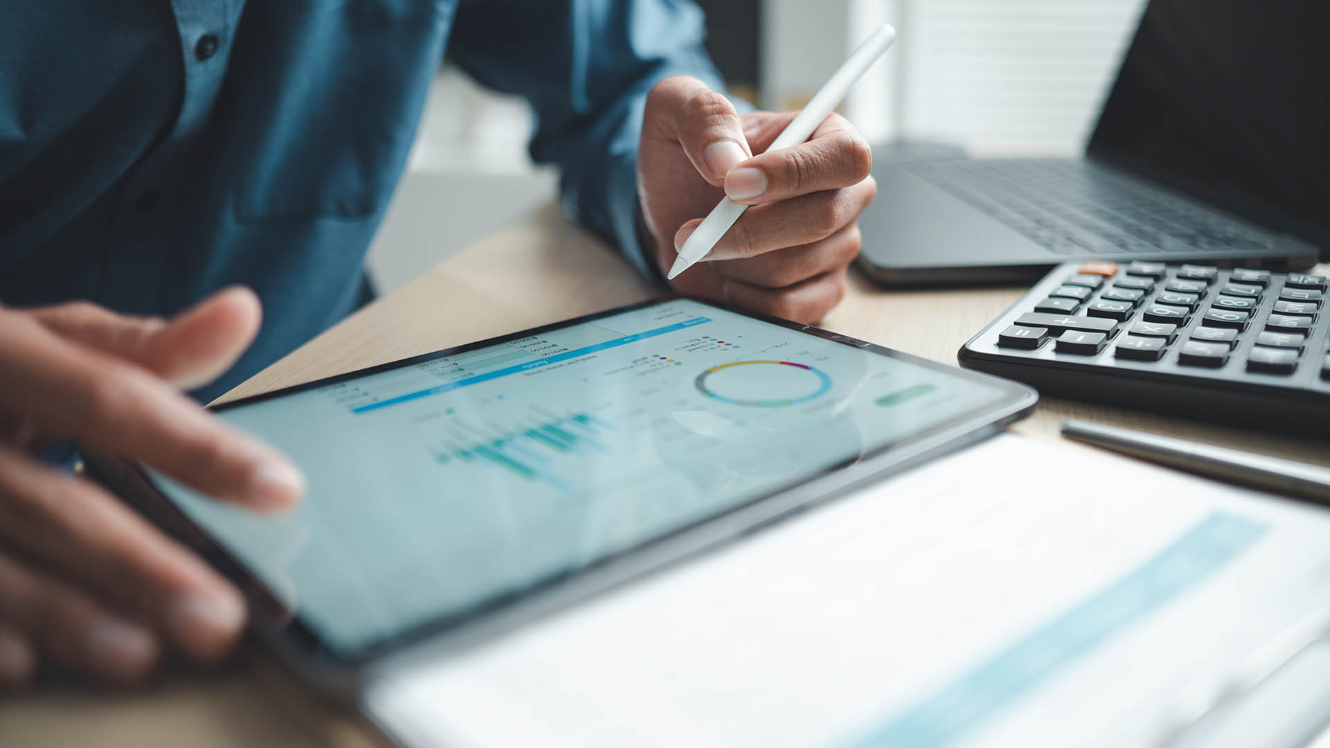 Business,Professional,Analyzing,Financial,Data,On,Digital,Tablet,Dashboard,With